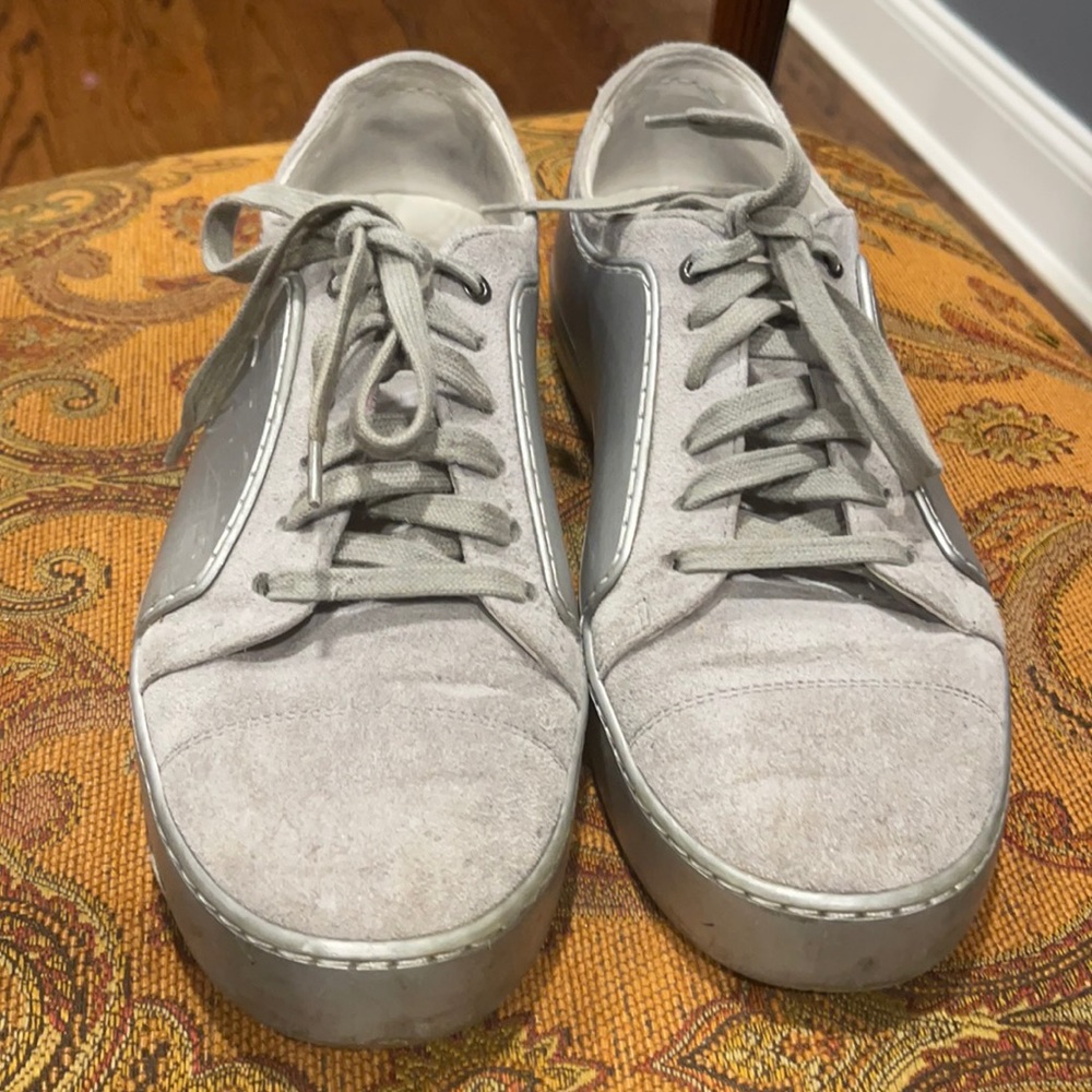 Used woman’s Chanel sneakers gray suede and leather - Picture 2 of 11